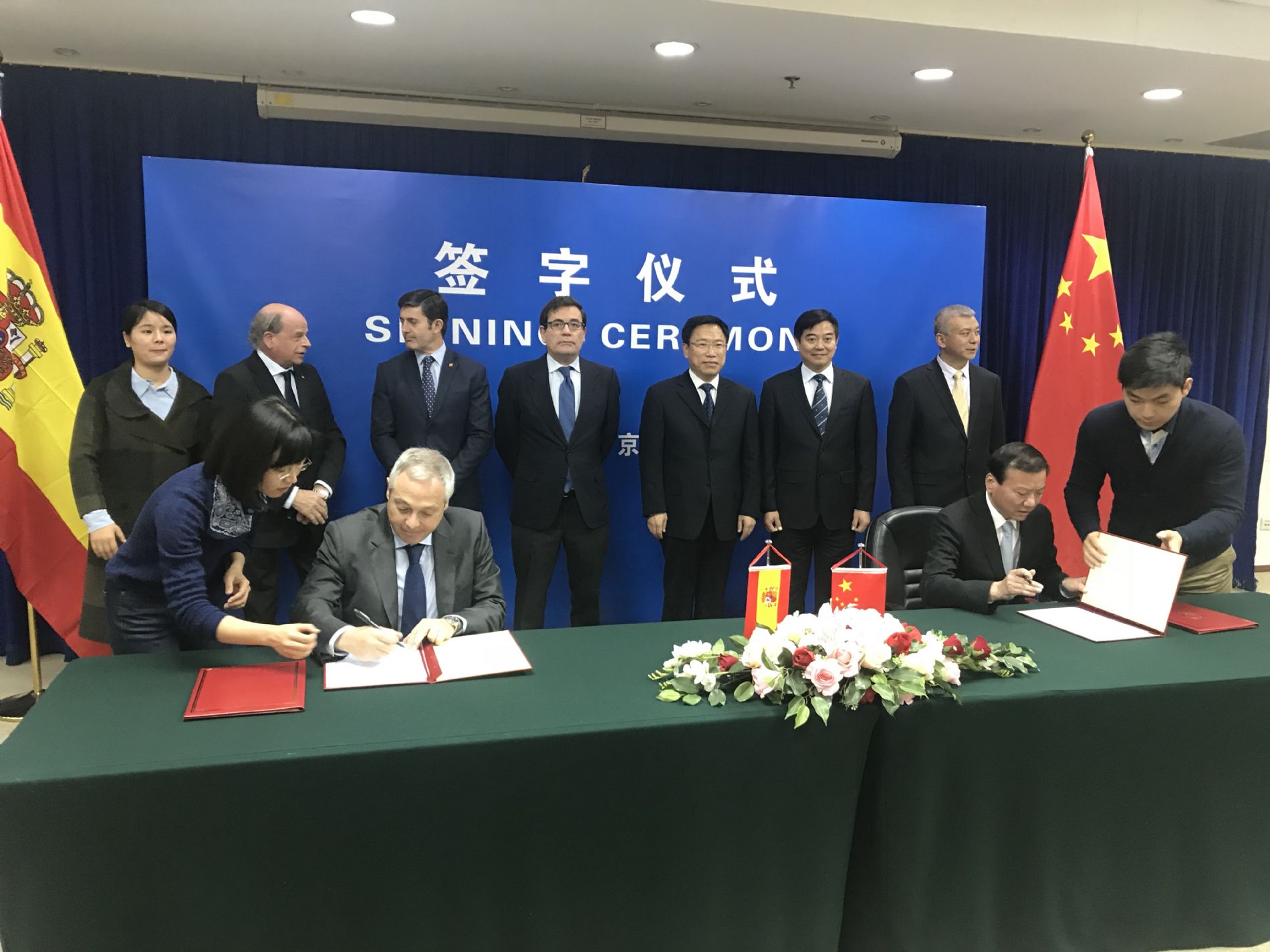 Firma Convenio China